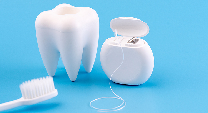 치과 원장이 전하는 올바른 치실 사용법