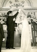 부부의 결혼식 사진(1958년 10월 23일). 